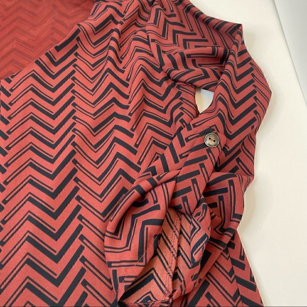 Lush| Small| 3/4sleeve| geometric print| lightweight